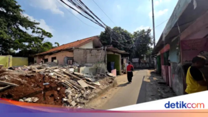 Kondisi Terkini Jalan Sejajar Rel Pasar Minggu yang Mau Dibereskan Pramono