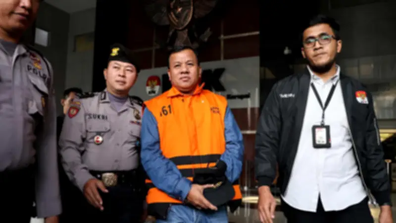 KPK Tetapkan Bupati Kuansing Suhardiman Amby Tersangka Korupsi Suap Jabatan