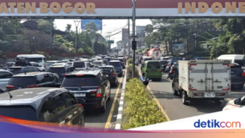 Libur Sekolah, Lalin Puncak Bogor Masih Padat, 184 Ribu Kendaraan Melintas