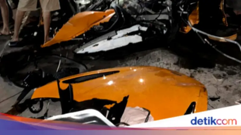 McLaren Andra ST Tabrak Tiang Listrik hingga Terbelah di Sukoharjo