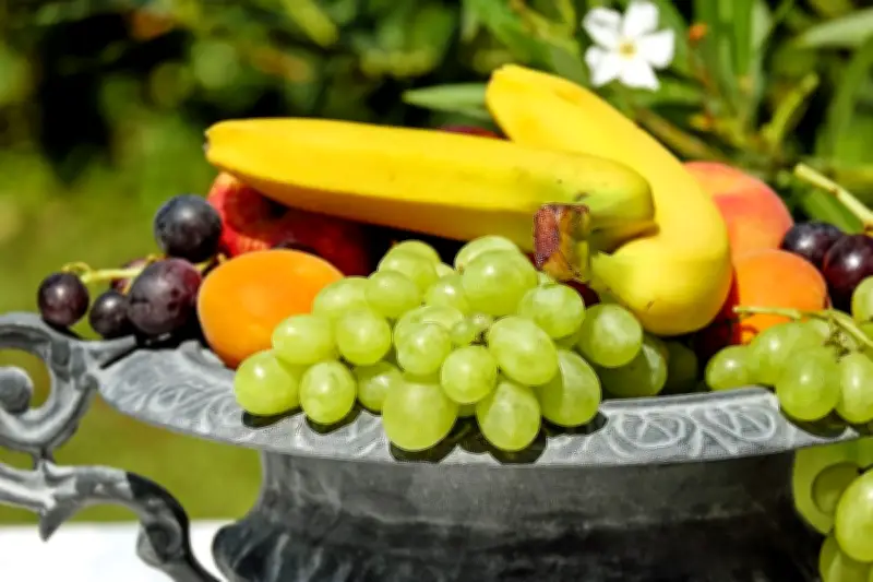 Mencuci Buah Sebelum Disimpan Bikin Cepat Busuk, Ini Alasannya