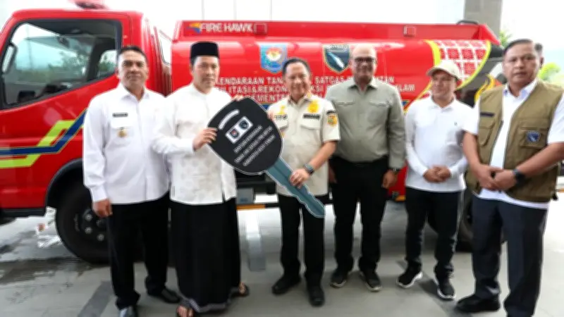Mendagri Tito Serahkan Kendaraan Tangki Air Multifungsi untuk Aceh Tengah