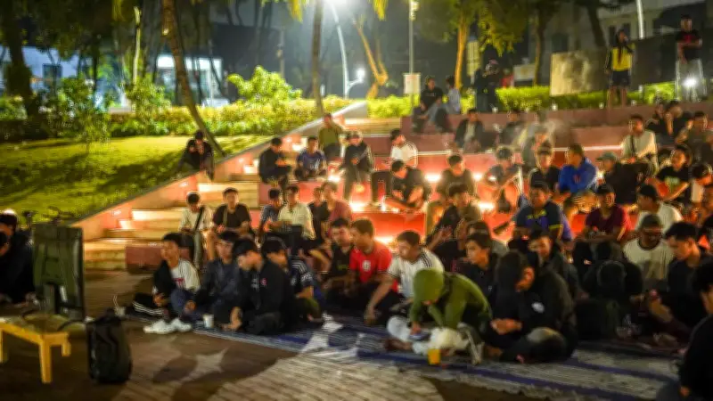 Nobar Keliling Noling: Melipat Kemewahan Jakarta di Atas Tikar