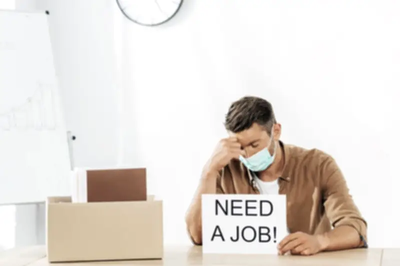 Orangtua Antar Anak Cari Kerja di Jakarta Job Fair 2026