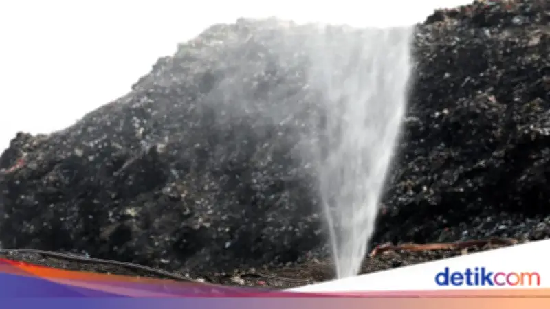 Pemadaman TPA Jatiwaringin Hari Ke-8, 158 Warga Dievakuasi