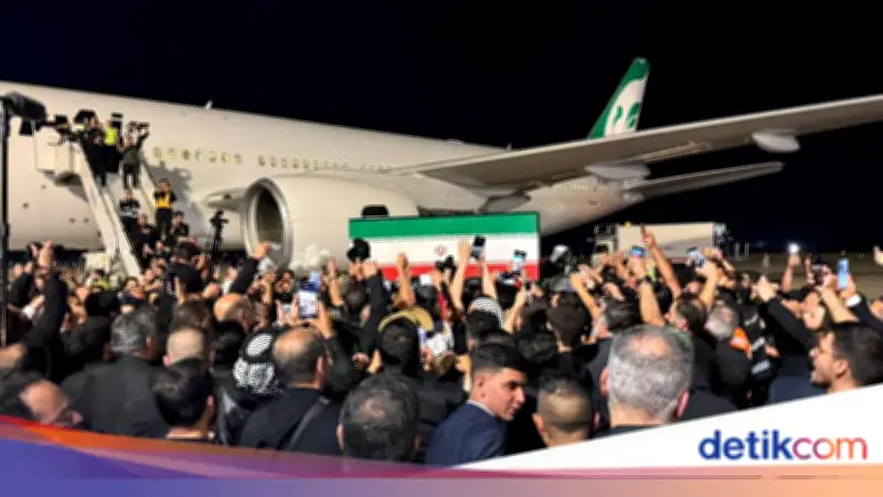 Peti Jenazah Ali Khamenei Tiba di Irak, Akan Diarak ke Kota Suci Najaf