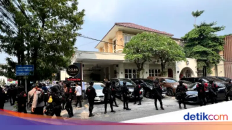 Polda Metro Jelaskan Alasan Brimob Kawal Penggeledahan Kafe di Cipete
