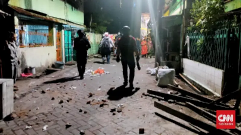 Polisi Diserang Massa saat Selamatkan Wanita Disekap Eks Pacar di Kendari