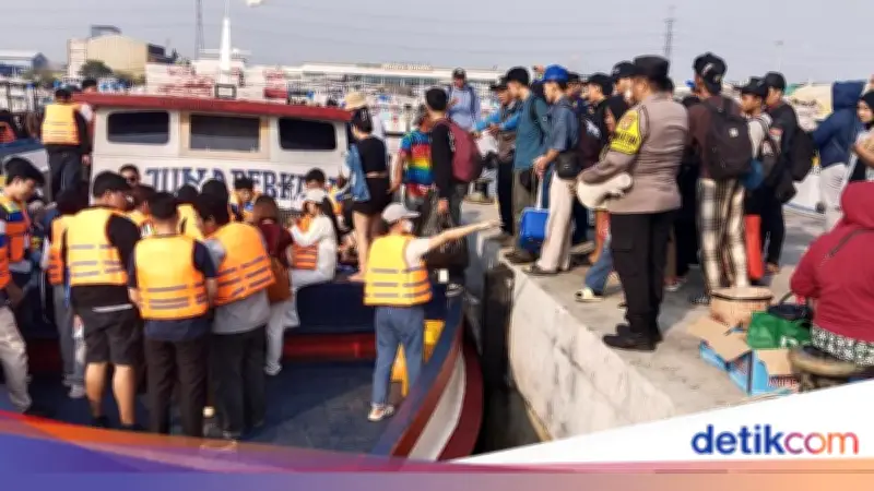 Polisi Perkuat Pengamanan Wisatawan di Dermaga Kali Adem Menuju Kepulauan Seribu