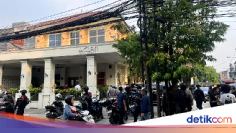 Polisi Temukan Brankas di Kafe de'Clan Cipete, Diduga Terkait Korupsi