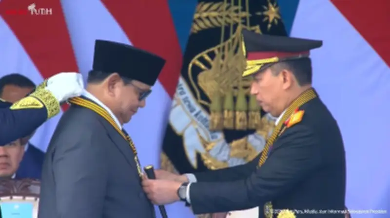 Polri Anugerahkan Medali Kehormatan Loka Praja Samrakshana kepada Presiden Prabowo