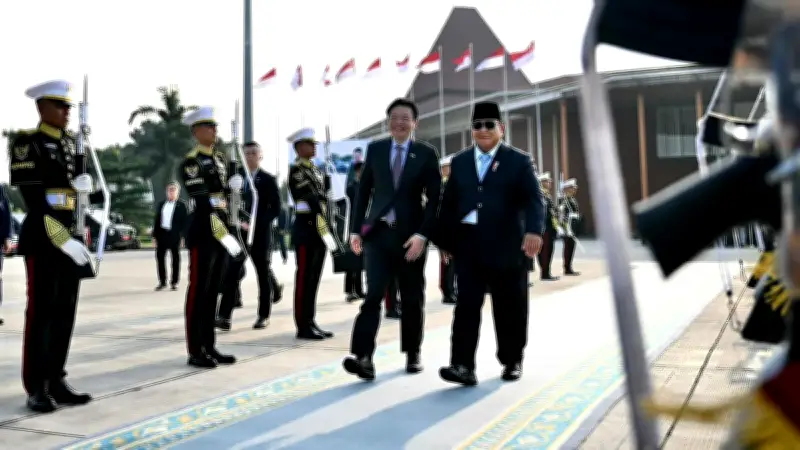 Prabowo Antar PM Singapura hingga ke Tangga Pesawat, Bukti Hubungan Erat