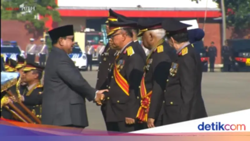 Prabowo Beri Pangkat Kehormatan ke Tiga Purnawirawan Polri di Hari Bhayangkara ke-80