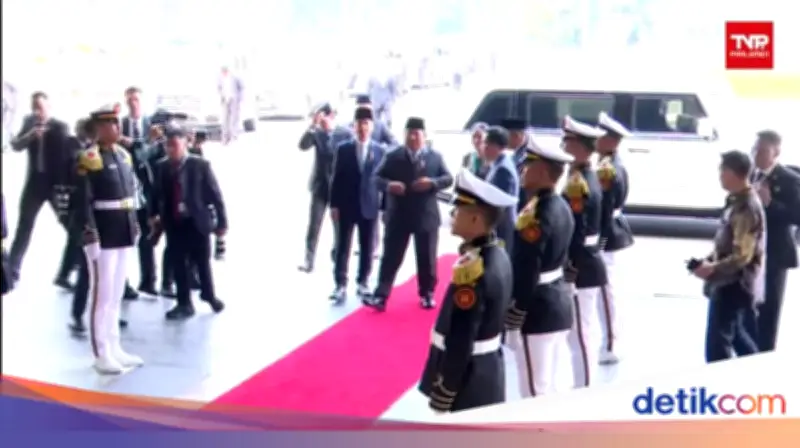 Prabowo dan Gibran Tiba di DPR Jelang Kedatangan PM India Modi