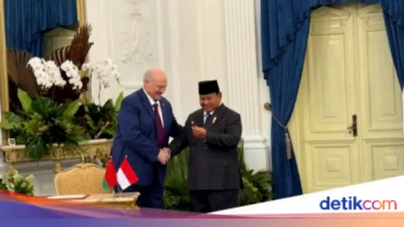 Prabowo Kaget Saat Presiden Belarus Beri Pulpen Emas di Istana Merdeka