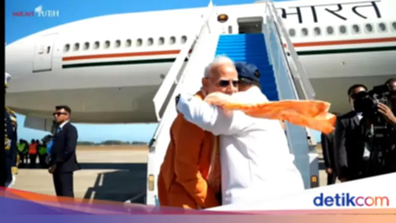 Prabowo Lepas Kepulangan PM India Modi di Bandara YIA dengan Pelukan