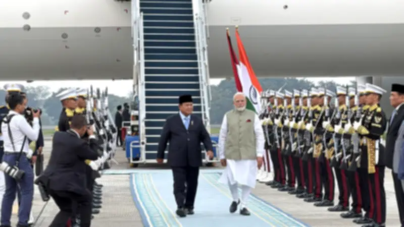 Prabowo Sambut PM India Narendra Modi di Halim Perdanakusuma