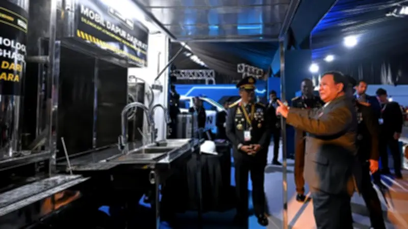 Prabowo Tinjau Teknologi Lokal di Pameran Bhayangkara ke-80