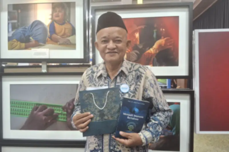 Pustakawan Berdedikasi 37 Tahun Raih Penghargaan Kemendikdasmen