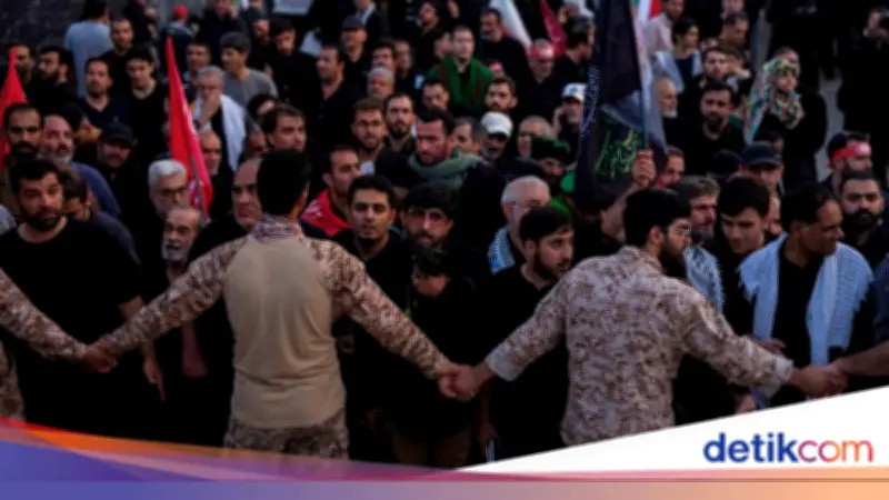 Ribuan Warga Iran Hadiri Pemakaman Khamenei Meski Suhu Capai 40 Derajat Celsius
