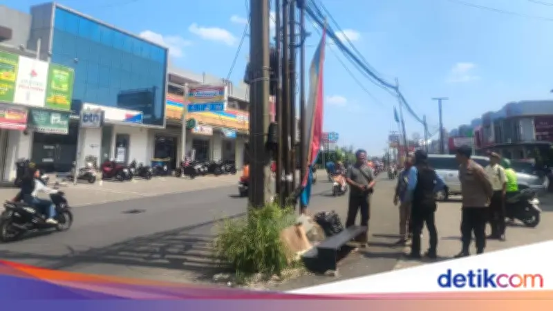 Teknisi Internet Tersengat Listrik Saat Pasang Kabel di Bogor, Dilarikan ke RS