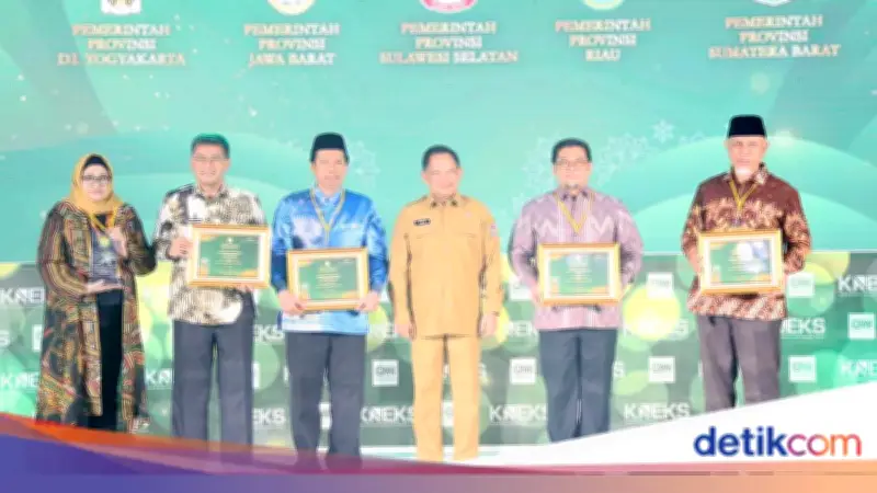 Tito Serahkan Adinata Syariah 2026, Dorong Pemda Kembangkan Industri Halal