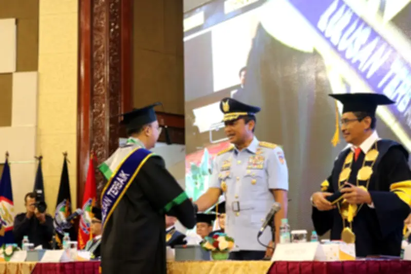 Unsurya Kukuhkan 414 Lulusan dan Dua Guru Besar Baru