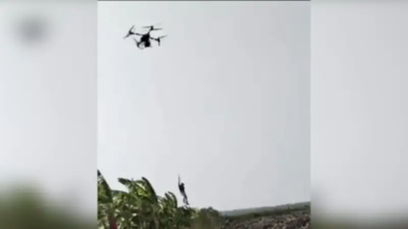 Viral Petani Terbang Diangkut Drone di Tuban Ternyata Konten Iseng