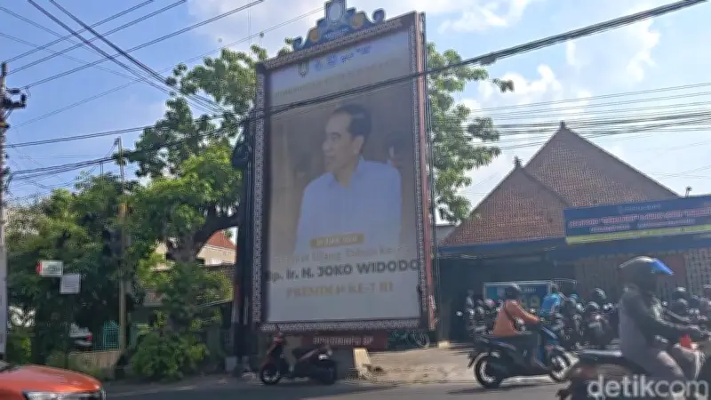 Wali Kota Solo Dilaporkan ke Kejaksaan atas Baliho Ultah Jokowi