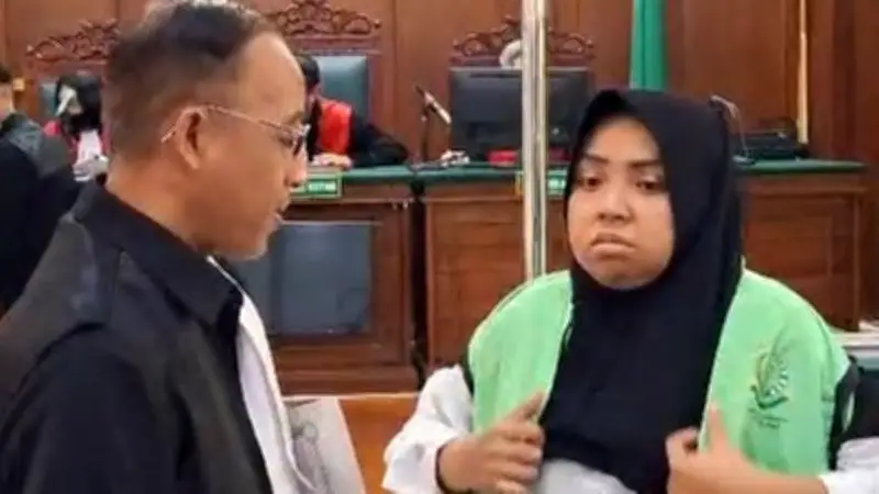 Wanita di Surabaya Robohkan Rumah Dinas Bea Cukai Pakai Ekskavator, Dituntut Rp537 Juta