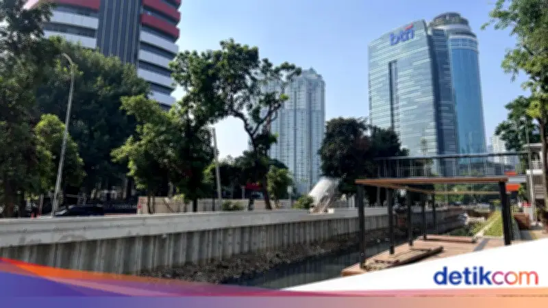 Warga Dukung Jembatan Gembok Cinta di Kali Cideng, Minta Sungai Ditata