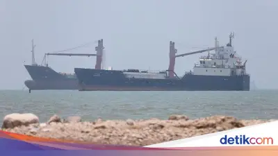 AS Serang Iran Lagi, Ledakan di Pelabuhan Selat Hormuz