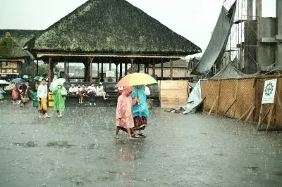BMKG: 14 Provinsi Dilanda Hujan Lebat dan Angin Kencang Besok