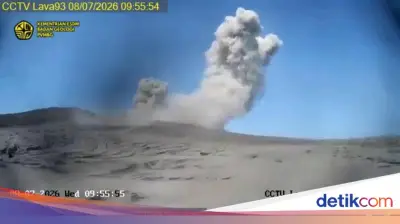 Bupati Lamsel Imbau Warga Jauhi Gunung Anak Krakatau Usai Erupsi, Status Siaga