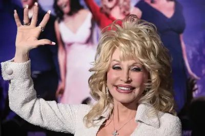 Dolly Parton Ucapkan Terima Kasih ke Taylor Swift dan Travis Kelce atas Donasi Rp 425 Miliar