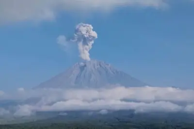 Gunung Semeru Erupsi Empat Kali, Kolom Abu Capai 1 Kilometer