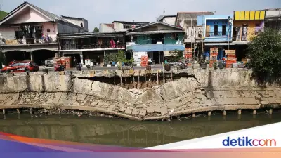 Jalan di Pulogadung Amblas, Dinding Rumah Retak, Pemkot Jaktim Turun Tangan