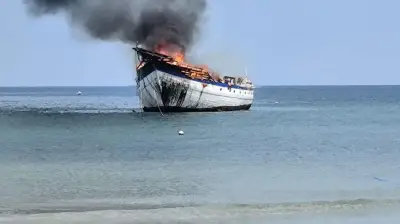 Kapal Wisata Pinisi Terbakar di Bulukumba, 6 ABK Selamat