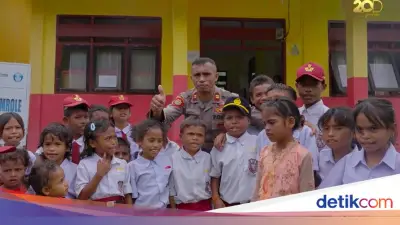 Kisah Iptu Bastian Perjuangkan Pendidikan Anak Pedalaman Buru Selatan