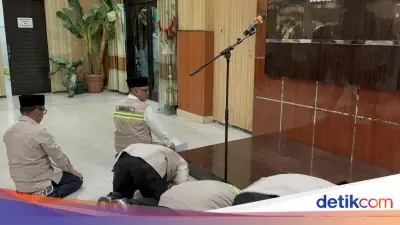 Kloter Haji Terakhir Tiba di RI, Menhaj Sujud Syukur