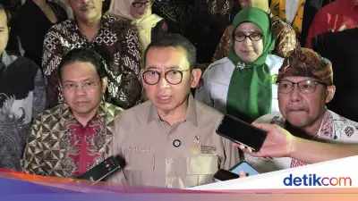Menbud Fadli Zon Tanggapi Fenomena Gunung Kawi: Itu Mozaik Budaya
