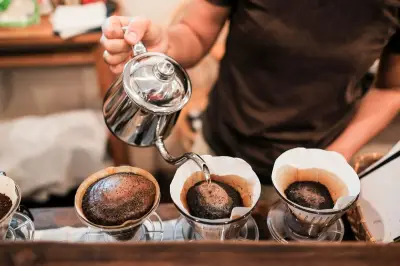 Minum Kopi Rutin Turunkan Risiko Penyakit Liver, Termasuk Kopi Decaf dan Bergula