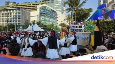 Parade Budaya 7 Negara Meriahkan CFD HI, Sambut 500 Tahun Jakarta
