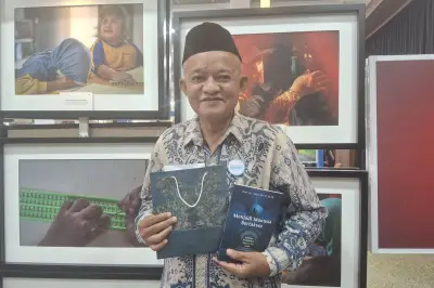 Pustakawan Berdedikasi 37 Tahun Raih Penghargaan Kemendikdasmen