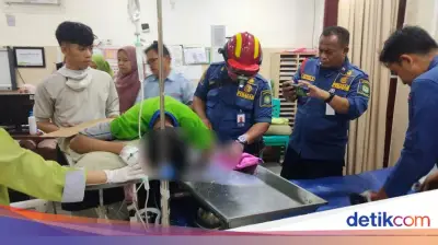 Tangan Karyawan Restoran Terjepit Mesin Penggiling Saus, Damkar Evakuasi
