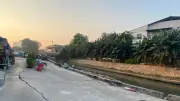 4 Bulan Jalan Amblas di Pulo Gadung Tak Kunjung Diperbaiki, Warga Swadaya Tutup Lubang