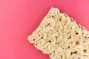 Bahaya Makan Mi Instan Setiap Hari bagi Kesehatan Tubuh