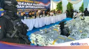 BNN Amankan 12 Orang dan 3,37 Ton Ganja di Gudang Gresik