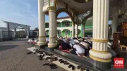 Kebakaran TPA Jatiwaringin Hari Keempat, Warga Salat Istisqa Minta Hujan