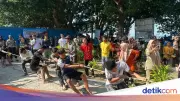 Lomba Tarik Tambang dan Balap Kelereng Meriahkan Hari Bhayangkara ke-80 di Pulau Tidung